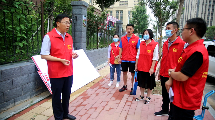 我院黨委書記田光建帶隊(duì)到幫包社區(qū)督導(dǎo)志愿者創(chuàng)城工作